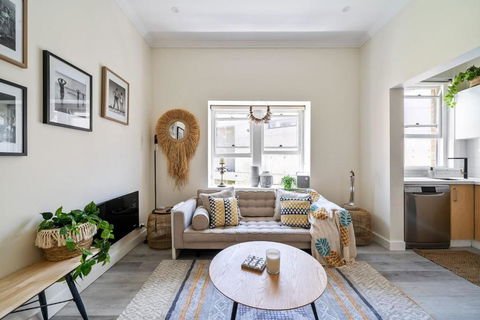 Relaxed Coogee Coastal Living With Ocean Views - Tourism Townsville 1