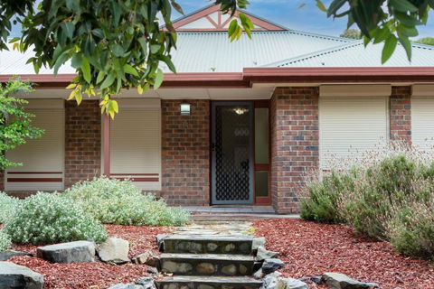 Relaxing Holiday Home Pets Are Welcome - Tourism Townsville 0
