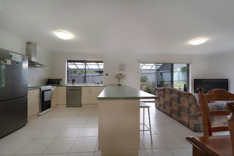Relaxing Holiday Home Pets Are Welcome - Tourism Townsville 2