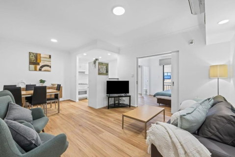 Renovated Family Apartment With Pool & WiFi - Tourism Townsville 1