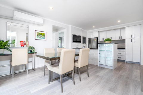 Renovated Townhouse Close To The CBD And Schools - Tourism Townsville 2