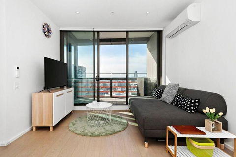 Resort-style Docklands Riverview Stay With Parking - Tourism Townsville 2