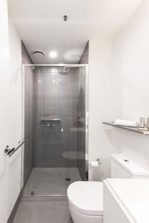 Resort Style Living 2 Bed Apt With Pool BBQ - Tourism Townsville 2