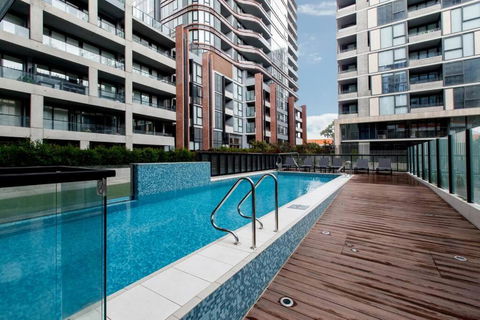 Resort Style Living In The Heart Of Moonee Ponds - Tourism Townsville 1