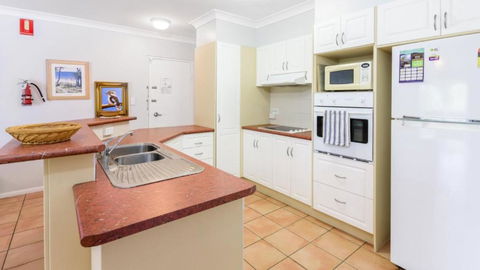 Resort Style Unit Across From The Water - Tourism Townsville 3