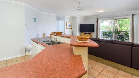 Resort Style Unit Across From The Water - Tourism Townsville 2