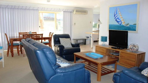 Rest At The Nest On Booner - Tourism Townsville 1