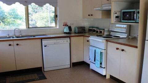 Rest At The Nest On Booner - Tourism Townsville 3
