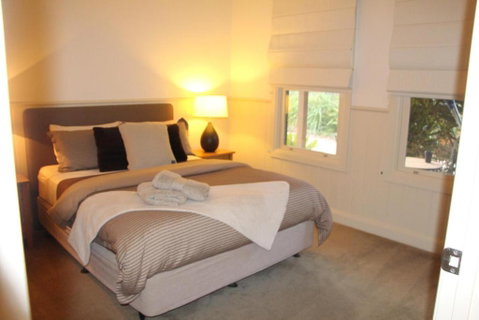 River Rock Cottage Centrally Located And Dog Friendly - Tourism Townsville 1