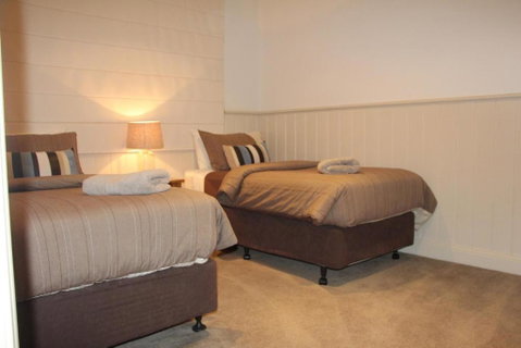 River Rock Cottage Centrally Located And Dog Friendly - Tourism Townsville 2