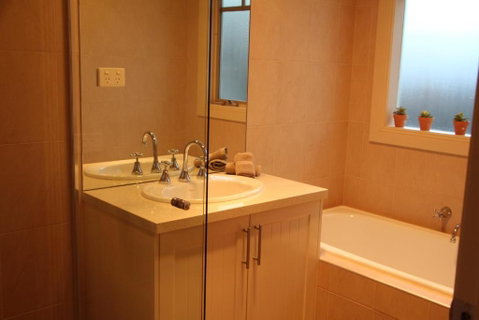 River Rock Cottage Centrally Located And Dog Friendly - Tourism Townsville 3