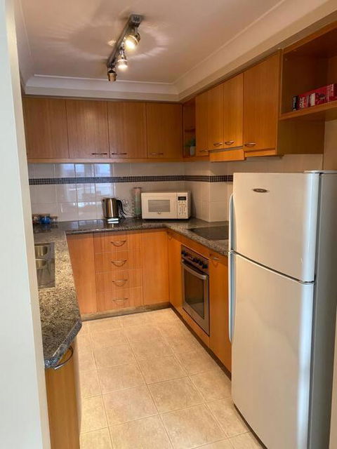 RIVERSIDE CITY VIEW PARKING NETFLIX WIFI WINE FREE - Tourism Townsville 2