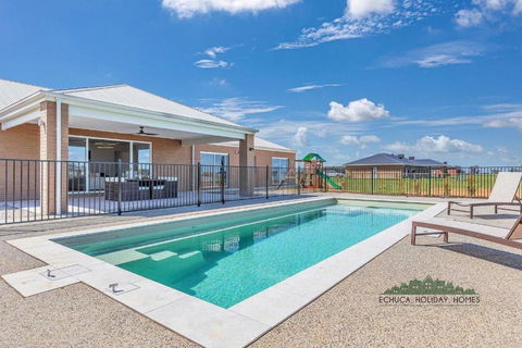 Riverside Meadows - Tourism Townsville 0