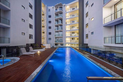 RIVERVIEWS@THECOSMOPOLITAN UNIT20805 - Tourism Townsville 1