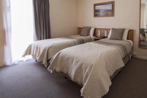 Redhill Cooma Motor Inn - Tourism Townsville 1