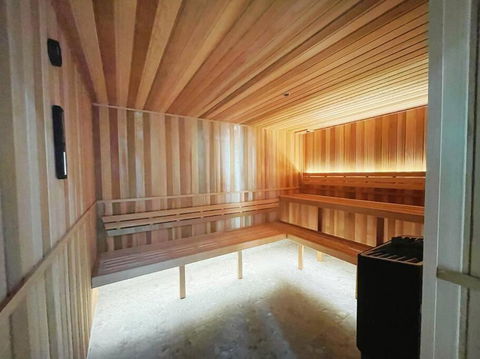 Riverview Haven Prime Spot For NY Fireworks - Tourism Townsville 3