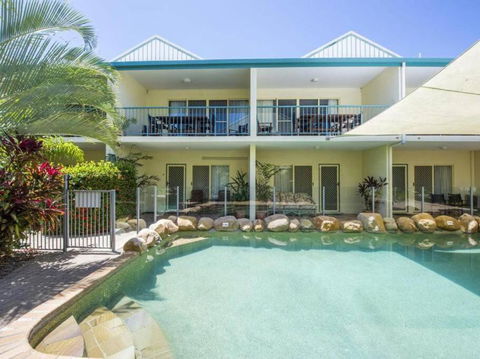 SAILS 9 Beachfront Getaway Horseshoe Bay - Tourism Townsville 0