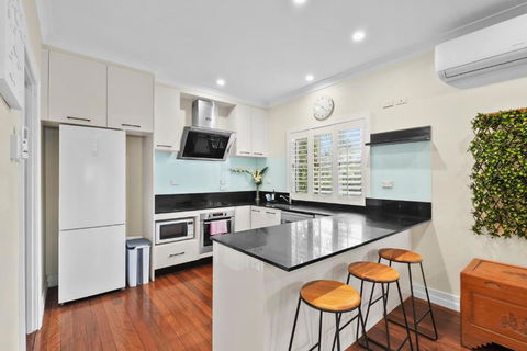 Room In Large Home 6 Min To CBD - Tourism Townsville 2