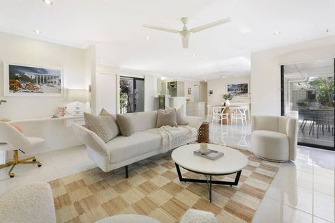Riviera Road Miami - 4BRM Dual Villa - Tourism Townsville 0