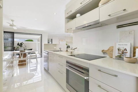 Riviera Road Miami - 4BRM Dual Villa - Tourism Townsville 2