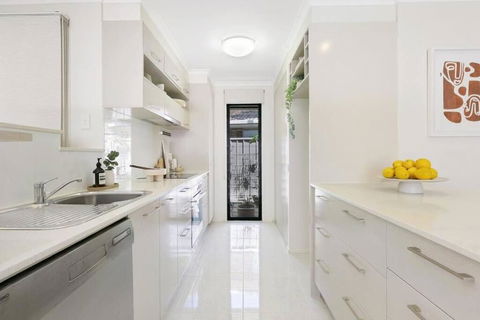 Riviera Road Miami - 4BRM Dual Villa - Tourism Townsville 3