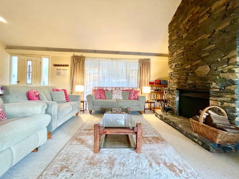 Rocky Mountain Cottage - Tourism Townsville 1