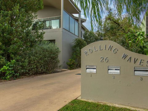 Rolling Waves No 2 - Tourism Townsville 0