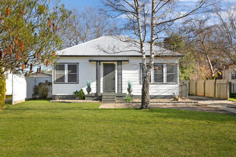 Ronelle Cottage - Tourism Townsville 0