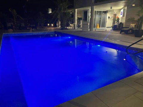 ROOFTOP APARTMENT AT MARINA TERRACES - Tourism Townsville 1