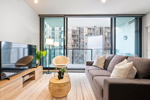 Rooftop Pool 2BR Apt At Marvel Stadium With Free Parking - Tourism Townsville 1