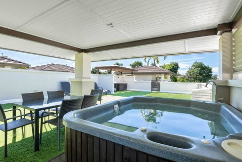 Rooftop Tranquility At Stunning Temple Resort - Tourism Townsville 0