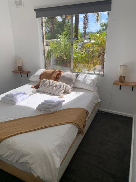 Room For Rent - Tourism Townsville 0