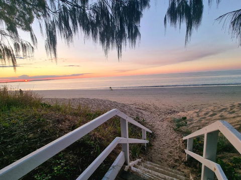 Rosalynda- Luxury Beachfront 3 BR Townhouse - Tourism Townsville 0