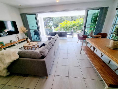 Rosalynda- Luxury Beachfront 3 BR Townhouse - Tourism Townsville 3