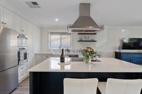 Rose Cottage 3B Hutchinson St Goolwa - Linen Included - Tourism Townsville 0