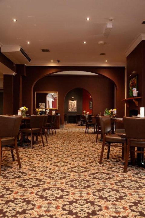 Royal Hotel Singleton - Tourism Townsville 1