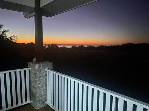 Rules Beach House QLD 4674- Opt 2 - 3BDR Unit, 2BR - Tourism Townsville 3