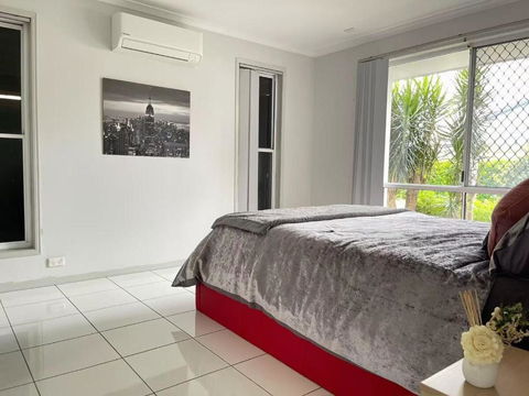 Runaway Bay Family Haven With 4beds - Tourism Townsville 3
