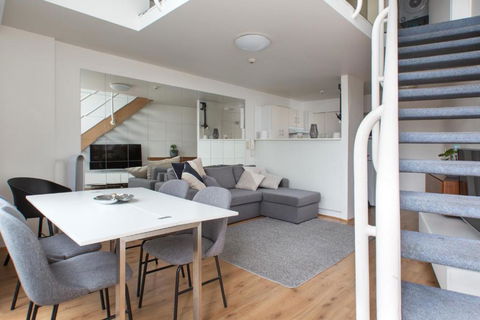 S203S - The Loft By Darling Harbour - Tourism Townsville 1