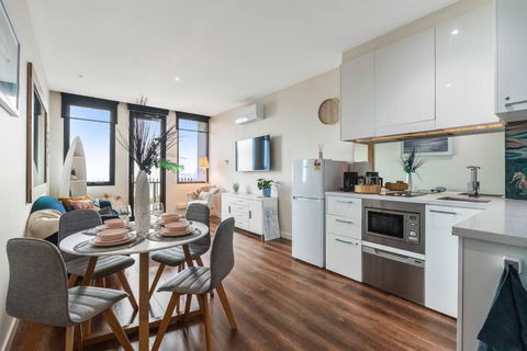Sails By The Bay - Ocean Views - Wi-Fi - Netflix - Tourism Townsville 1