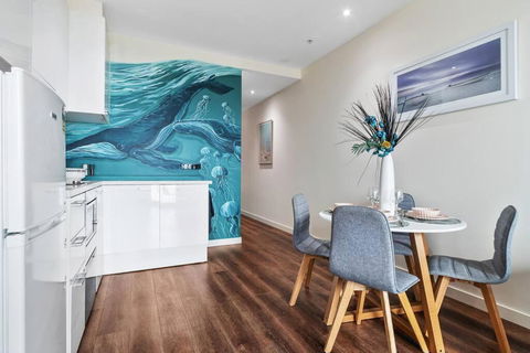 Sails By The Bay - Ocean Views - Wi-Fi - Netflix - Tourism Townsville 2