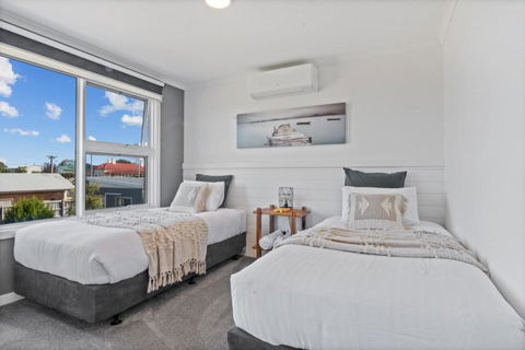 SALTAIR Beach House Right In Town - Tourism Townsville 2