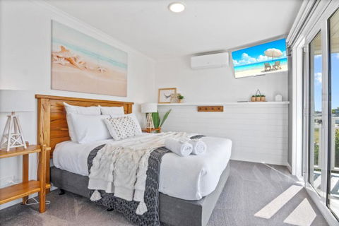 SALTAIR Beach House Right In Town - Tourism Townsville 1