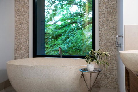 Saltus Luxury In Hepburn - Tourism Townsville 2