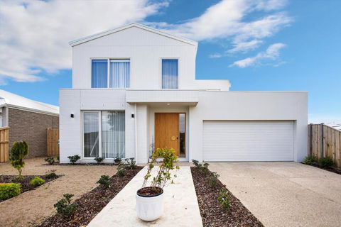 Saltwater Lux, 4 Bdrm, 3 Bath, Golf, Weddings, Beaches, Adventure Park - Tourism Townsville 2
