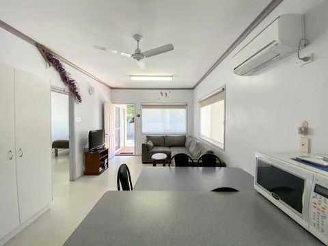 San Marco Villa 4 - Burrum Heads- Beachfront- 2BR - Pool- Aircon - Tourism Townsville 3