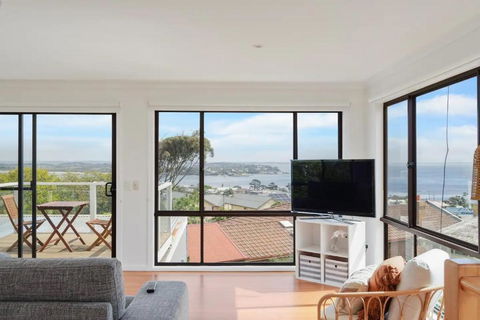 San Remo Panorama By Ready Set Stay - BYO LINEN & TOWELS - Tourism Townsville 1
