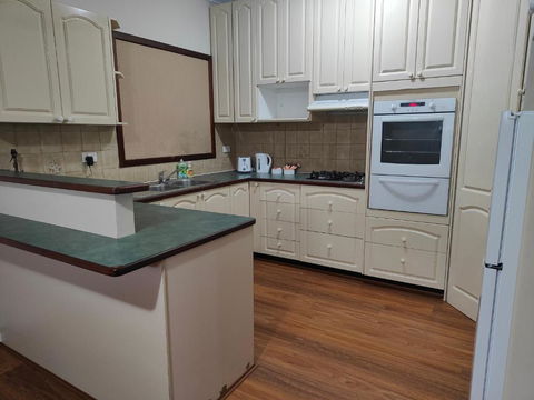 S&S Guest House - Tourism Townsville 3