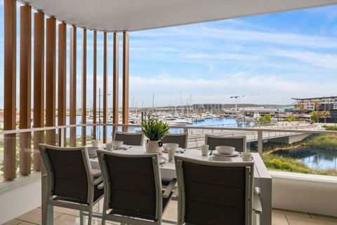 Sailview Escape - A Tranquil Marina Hideaway - Tourism Townsville 3