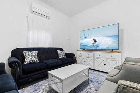 Sandown Beachside Cottage - Tourism Townsville 1